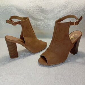 Lulus Sandals Block Heel Suede Peep-Toe With Adjustable StrapTan